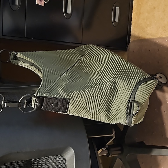 Olive Go Dash Dot tote/gym Infinity bag - Picture 3 of 12